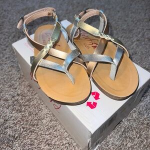 Brand NWOT Girls Blowfish Sandal size 11 Granola Silver Gold Tan